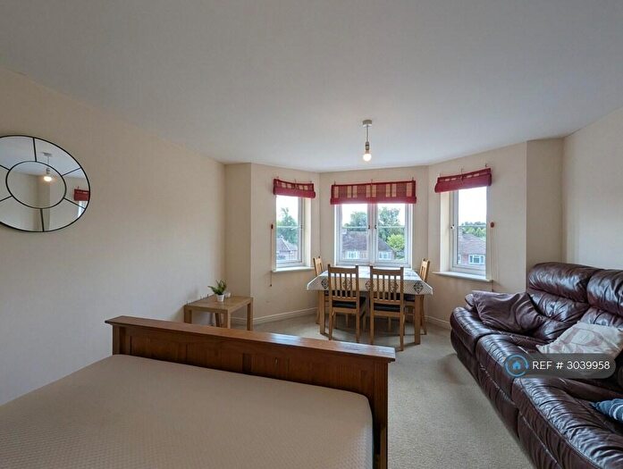 2 Bedroom Flat To Rent In Martingale Chase, Newbury, RG14
