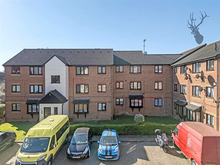 1 Bedroom Apartment To Rent In Plowman Close, London, N18
