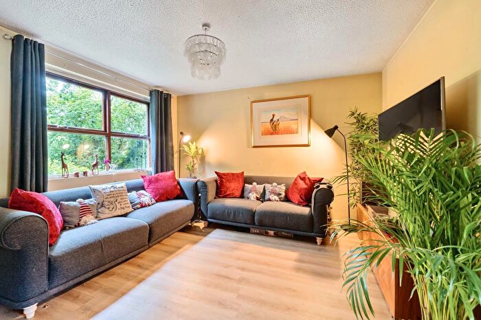3 Bedroom End Of Terrace House For Sale In Lower Earley, Berkshire, RG6
