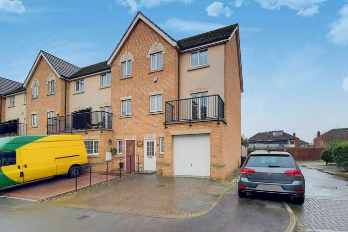 4 Bedroom Terraced House To Rent In Genas Close, Barkingside, Ilford, IG6