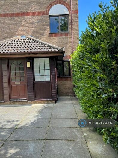 2 Bedroom Flat To Rent In Hawthorn Place, Erith, DA8