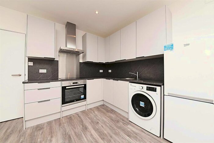 1 Bedroom Flat To Rent In High Road, London, N12