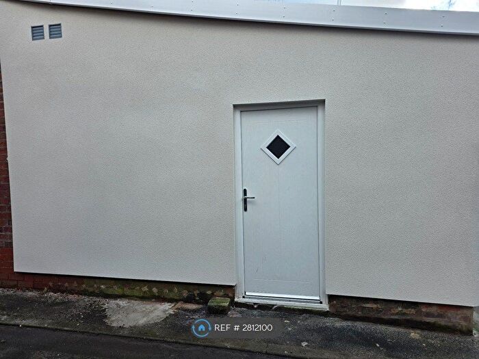 1 Bedroom Flat To Rent In Ashton Road, Oldham, OL8