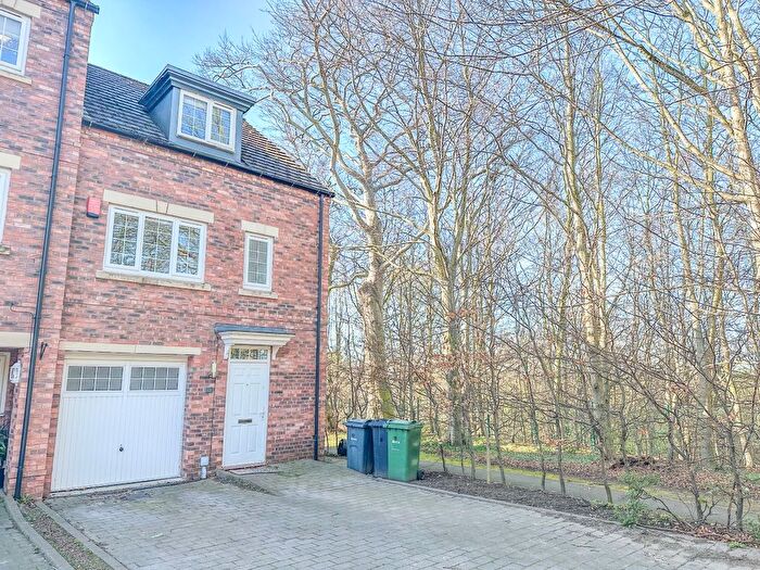 3 Bedroom Town House To Rent In Lime Drive, Leeds, LS14