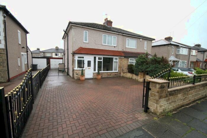 4 Bedroom Semi-Detached House To Rent In Kingsway, Bradford, BD2