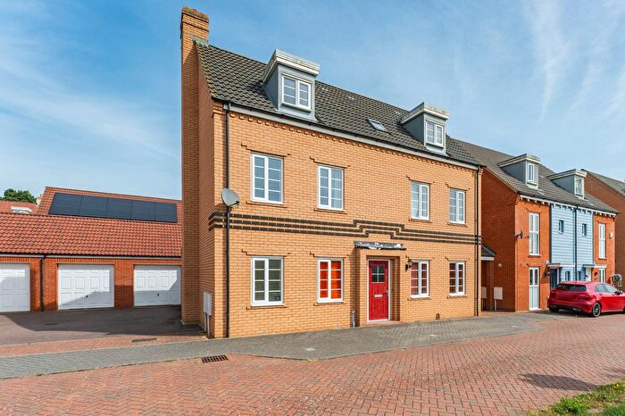5 Bedroom Detached House For Sale In Knappers Way, Costessey, NR8