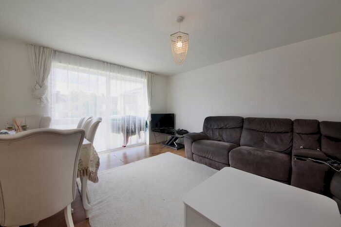 2 Bedroom Flat For Sale In All Saints Close, Edmonton, London, Uk, N9