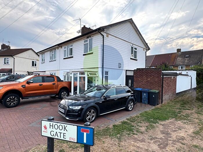 3 Bedroom Semi-Detached House For Sale In Hook Gate, Enfield, EN1