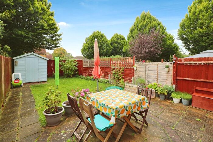 3 Bedroom End Of Terrace House For Sale In Duncan Close, Welwyn Garden City, Herts, AL7