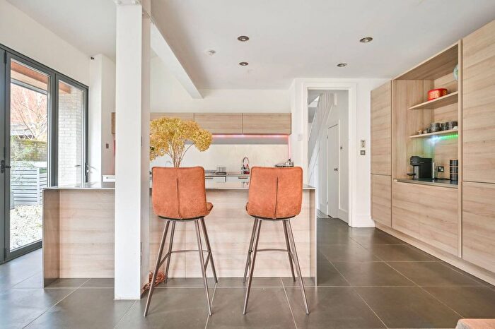 5 Bedroom Property To Rent In Kings Road, Willesden, London, NW10