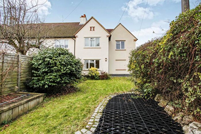 2 Bedroom Property To Rent In Farncombe Village, Godalming, GU7