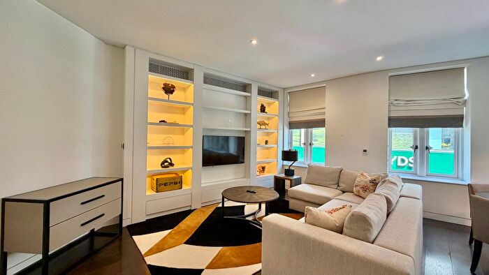 2 Bedroom Flat To Rent In Duke Street, London, W1K