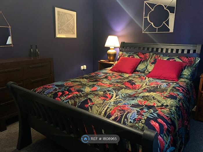 2 Bedroom Flat To Rent In Winding Street, Hastings, TN34