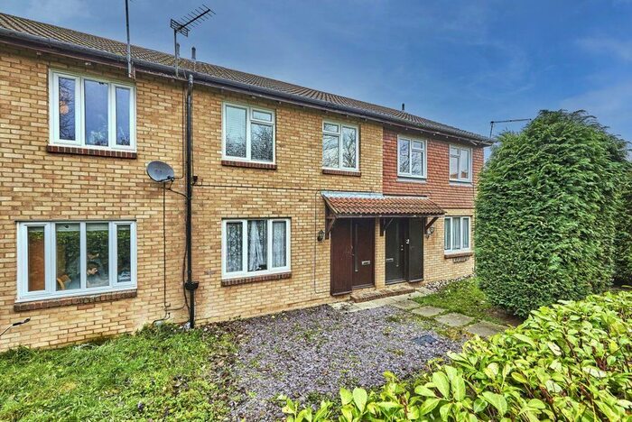 1 Bedroom Maisonette To Rent In Milford Close, St Albans, Herts AL4