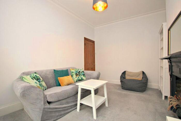2 Bedroom Flat To Rent In Sandringham Road, Willesden, NW2