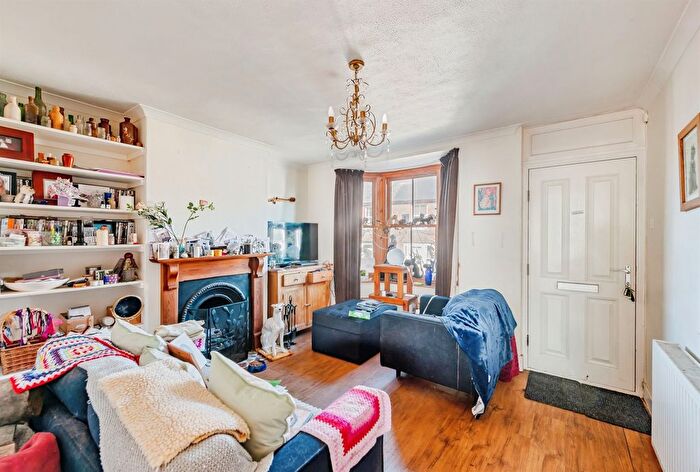2 Bedroom Terraced House For Sale In Crescent Road, Bletchingley, Redhill, RH1