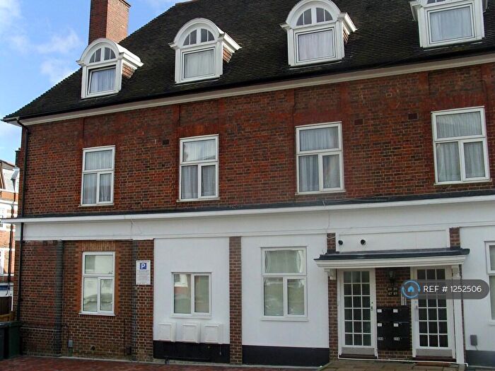 Studio To Rent In Finchley Lane, London, NW4