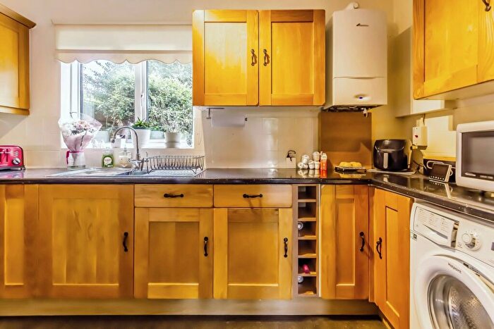 2 Bedroom Bungalow For Sale In Sorrel Bank, Linton Glade, Croydon, CR0