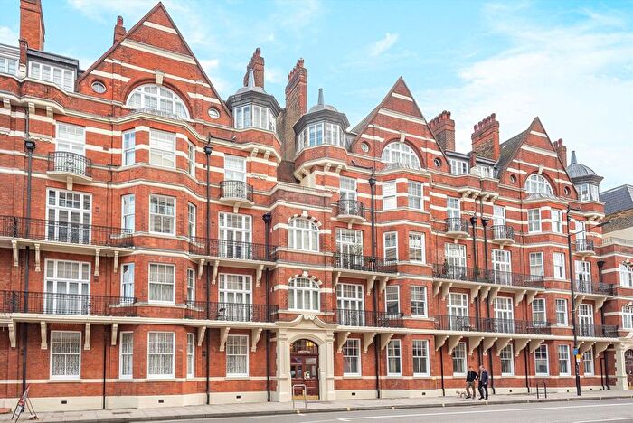 2 Bedroom Flat To Rent In Hammersmith Road, London, W14