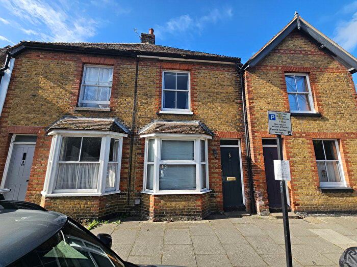 2 Bedroom House To Rent In Sandwich, CT13