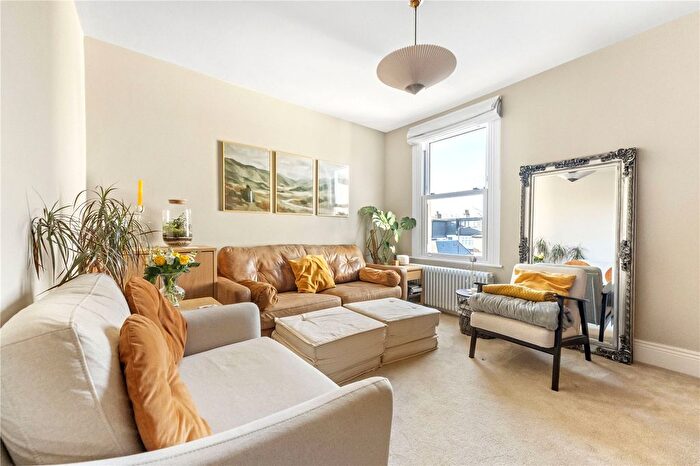 2 Bedroom Flat For Sale In Roland Road, Walthamstow, London, E17