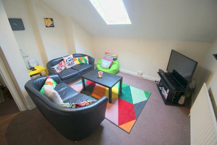 2 Bedroom Flat To Rent In Otley Road, Headingley, Leeds, LS16