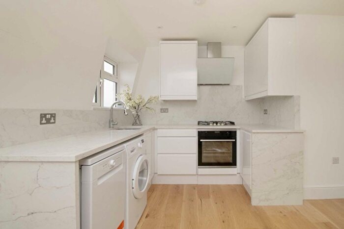 1 Bedroom Flat To Rent In Garratt Lane, London, SW18