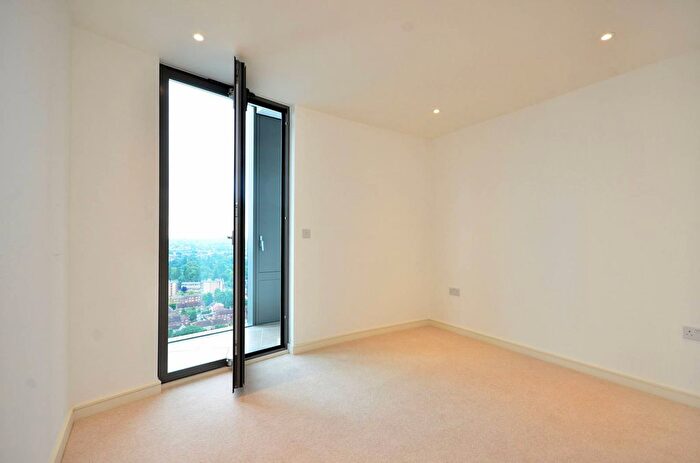 1 Bedroom Flat For Sale In Great West Quarter, Brentford, TW8