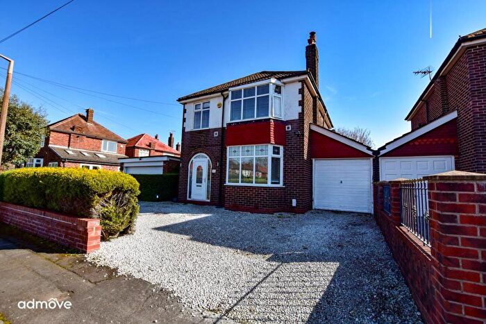 3 Bedroom Link Detached House For Sale In Preesall Avenue, Heald Green, SK8