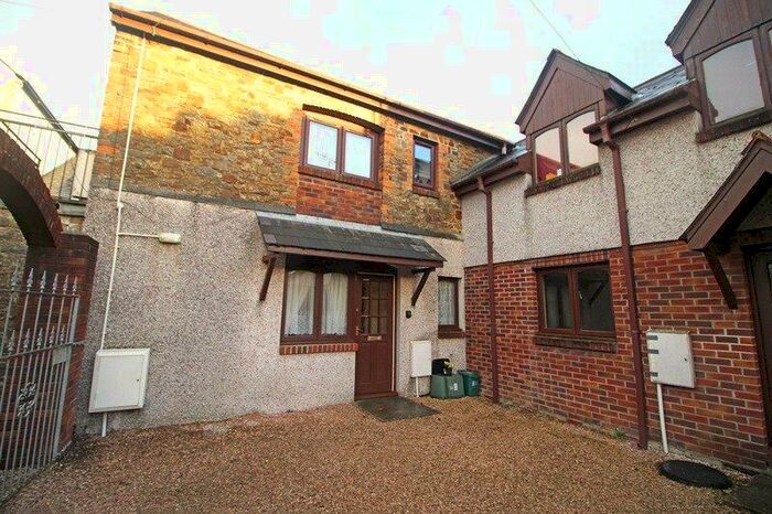 2 Bedroom Flat To Rent In Victoria Street, Holsworthy, EX22