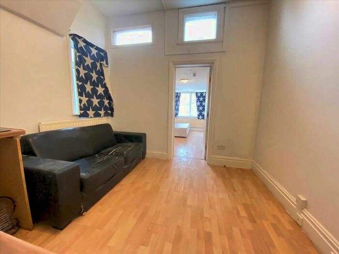 Studio To Rent In Craven Avenue, London, W5