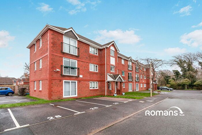 2 Bedroom Flat To Rent In Corfe Way, Farnborough, GU14