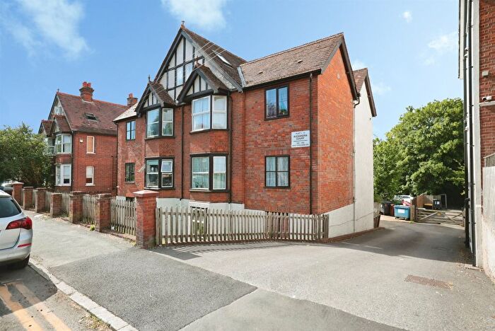 1 Bedroom Flat For Sale In West Wycombe Road, High Wycombe, HP12