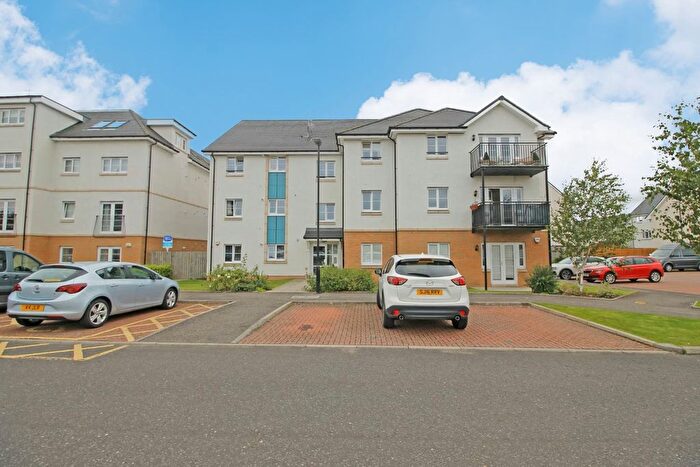 2 Bedroom Flat To Rent In Rollock Street, Torbrex, Stirling, FK8