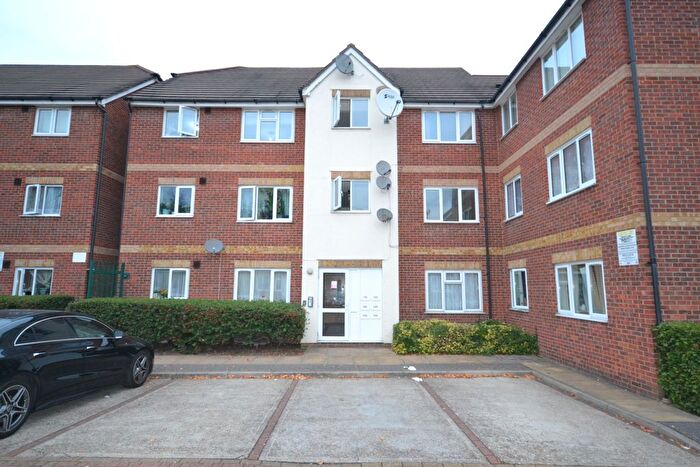 1 Bedroom Flat To Rent In Fenman Gardens, Ilford, IG3