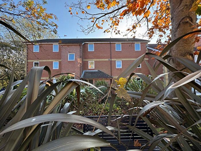 2 Bedroom Flat To Rent In Deneside Court, Newcastle Upon Tyne, NE2