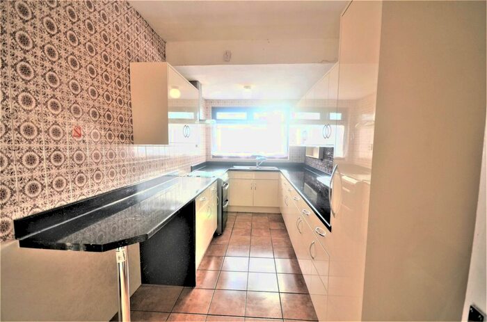 5 Bedroom End Terrace House To Rent In Roll Gardens, IG2