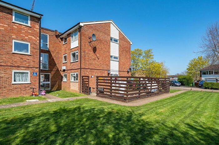 2 Bedroom Flat For Sale In Burns Drive, Hemel Hempstead, HP2