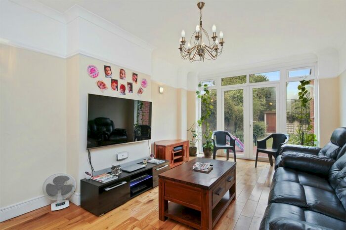 5 Bedroom Terraced House To Rent In Kingfield Road, Ealing, W5