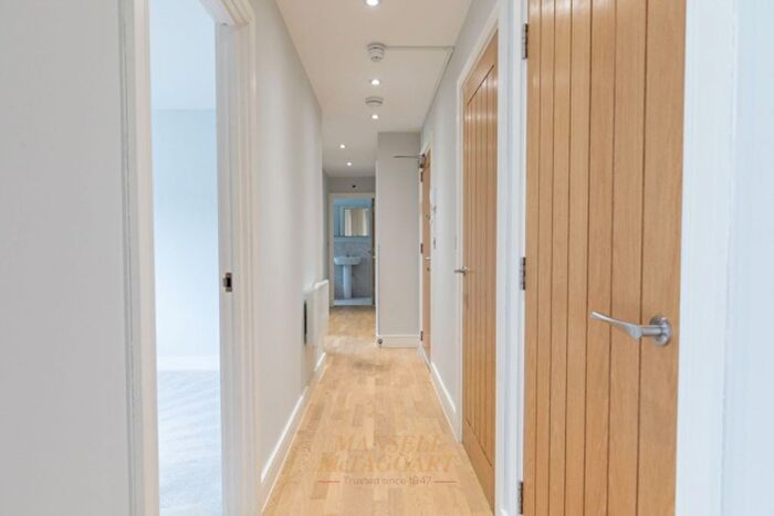2 Bedroom Flat For Sale In Christopher Road, East Grinstead, RH19