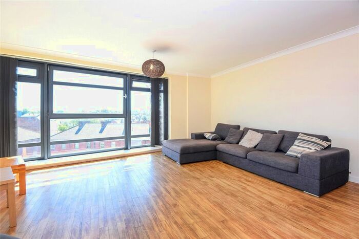2 Bedroom Flat To Rent In Kennet Street, Reading, Berkshire, RG1