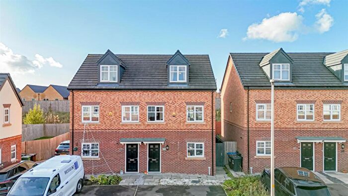 3 Bedroom Town House For Sale In Stothert Street, Atherton, Manchester, M46