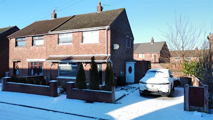 3 Bedroom Semi-Detached House For Sale In Oak Avenue, Haydock, St Helens, WA11