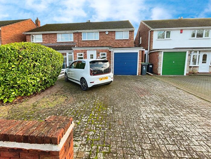 3 Bedroom Semi Detached House For Sale In Moreton Avenue, Birmingham, B43