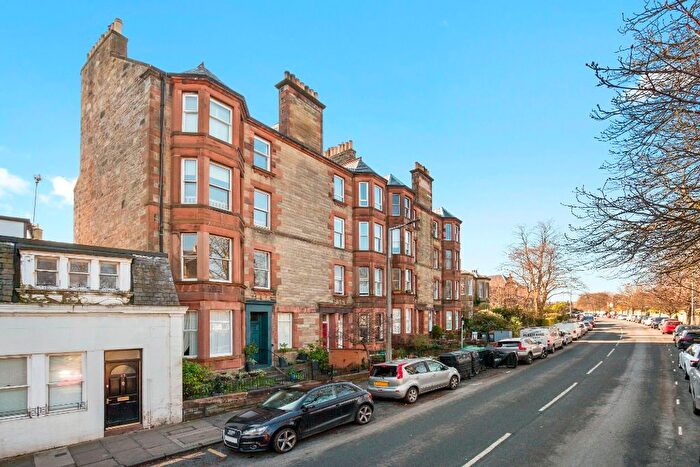 3 Bedroom Flat To Rent In Morningside Drive, Morningside, Edinburgh, EH10