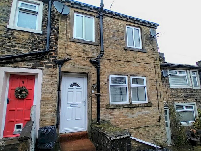 2 Bedroom Cottage To Rent In Back Fold, Clayton, Bradford, BD14