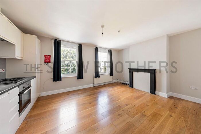 3 Bedroom Flat To Rent In Grosvenor Park Road, Walthamstow, E17