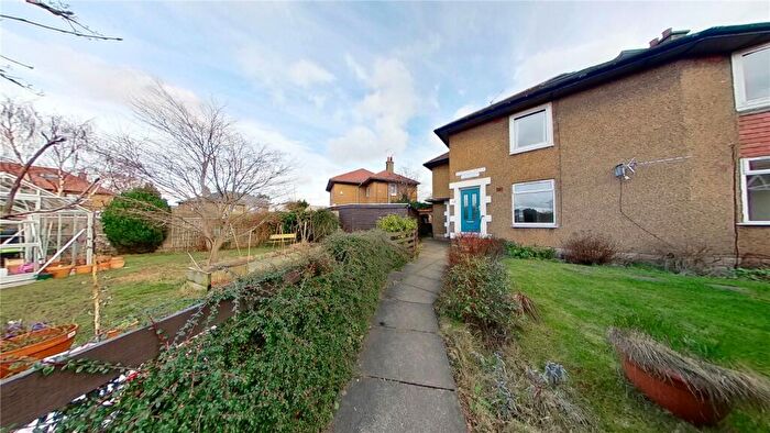 2 Bedroom Flat To Rent In Colinton Mains Crescent, Edinburgh, EH13