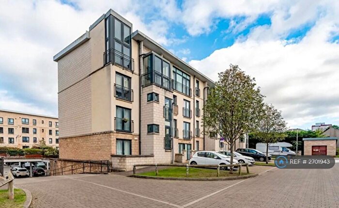 2 Bedroom Flat To Rent In Colonsay Close, Edinburgh, EH5