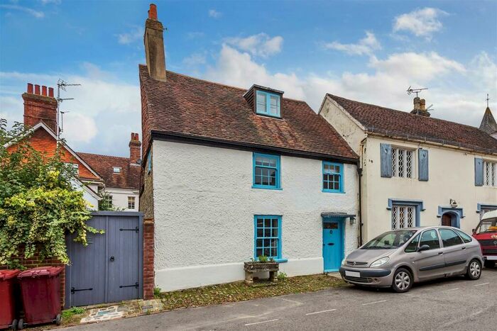 3 Bedroom Semi-Detached House To Rent In Edinburgh Square, Midhurst, GU29